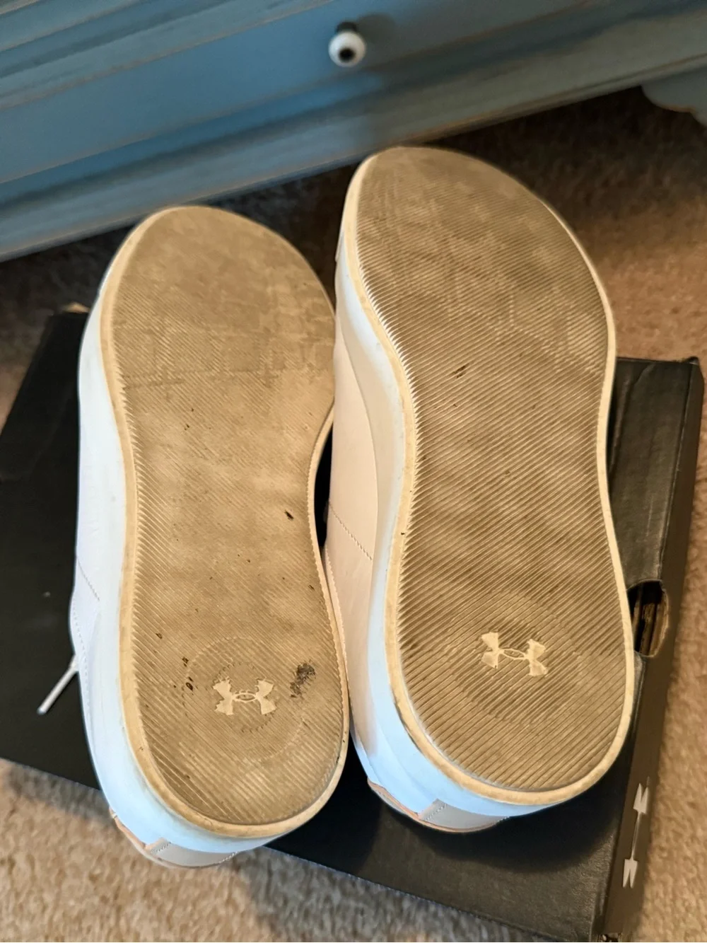 Under Armour White Women's Low-Top shoes tennis Sneakers 7.5 gum sole $90